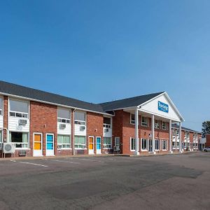 Travelodge By Wyndham Amherst